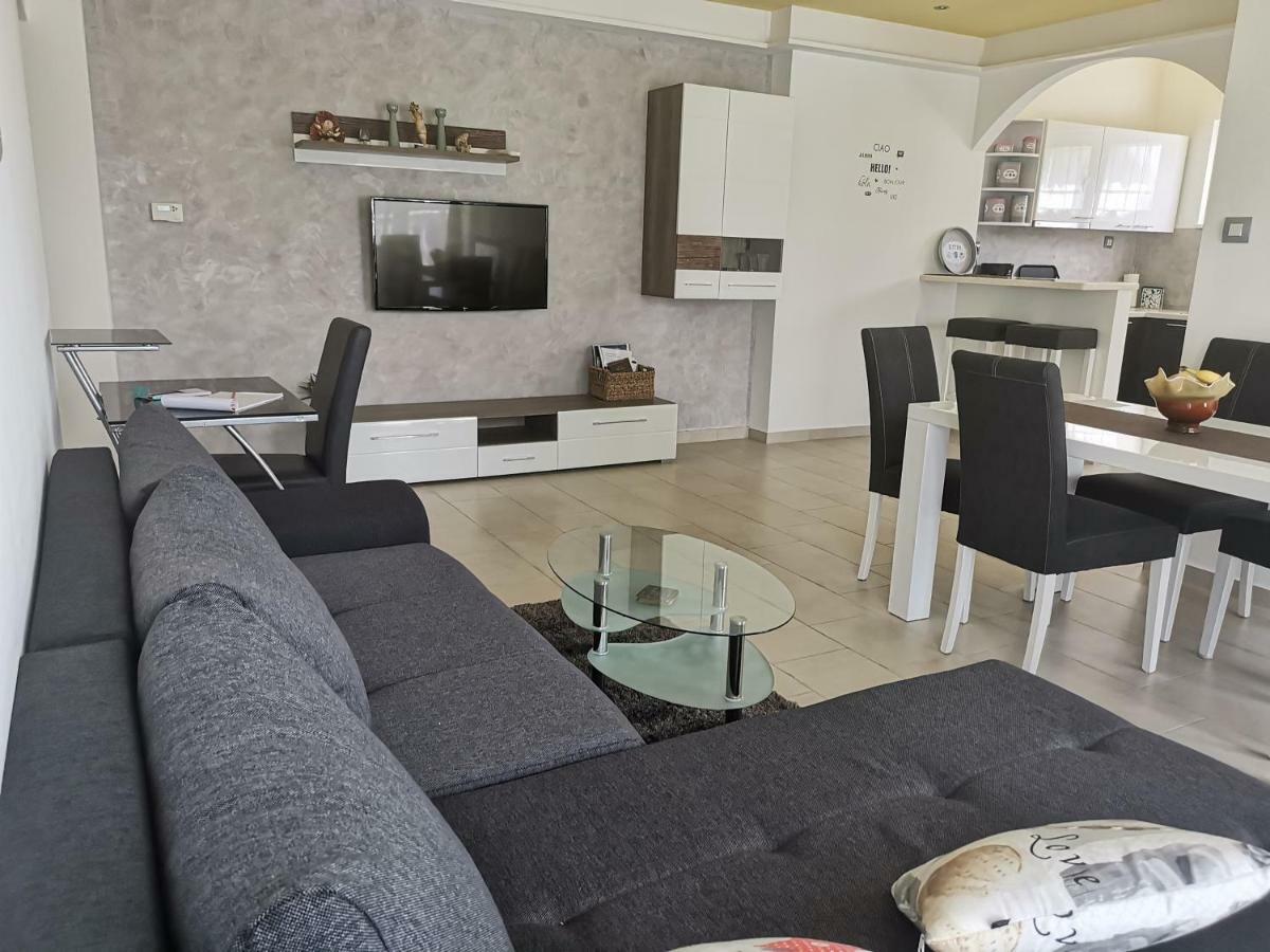 Guest House Surina App Surina'S Green Holiday Rupa Bagian luar foto